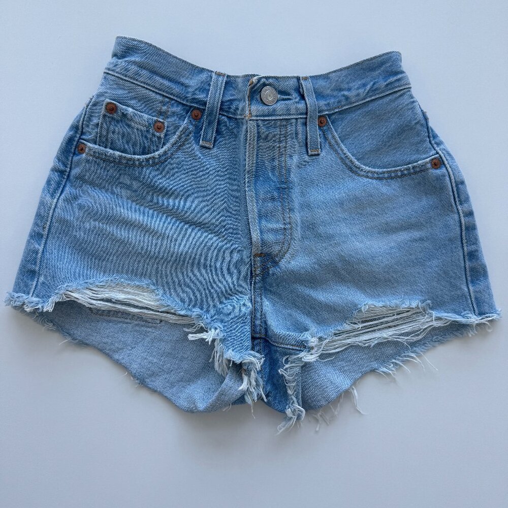 Levis Premium Lightwash Jean Shorts